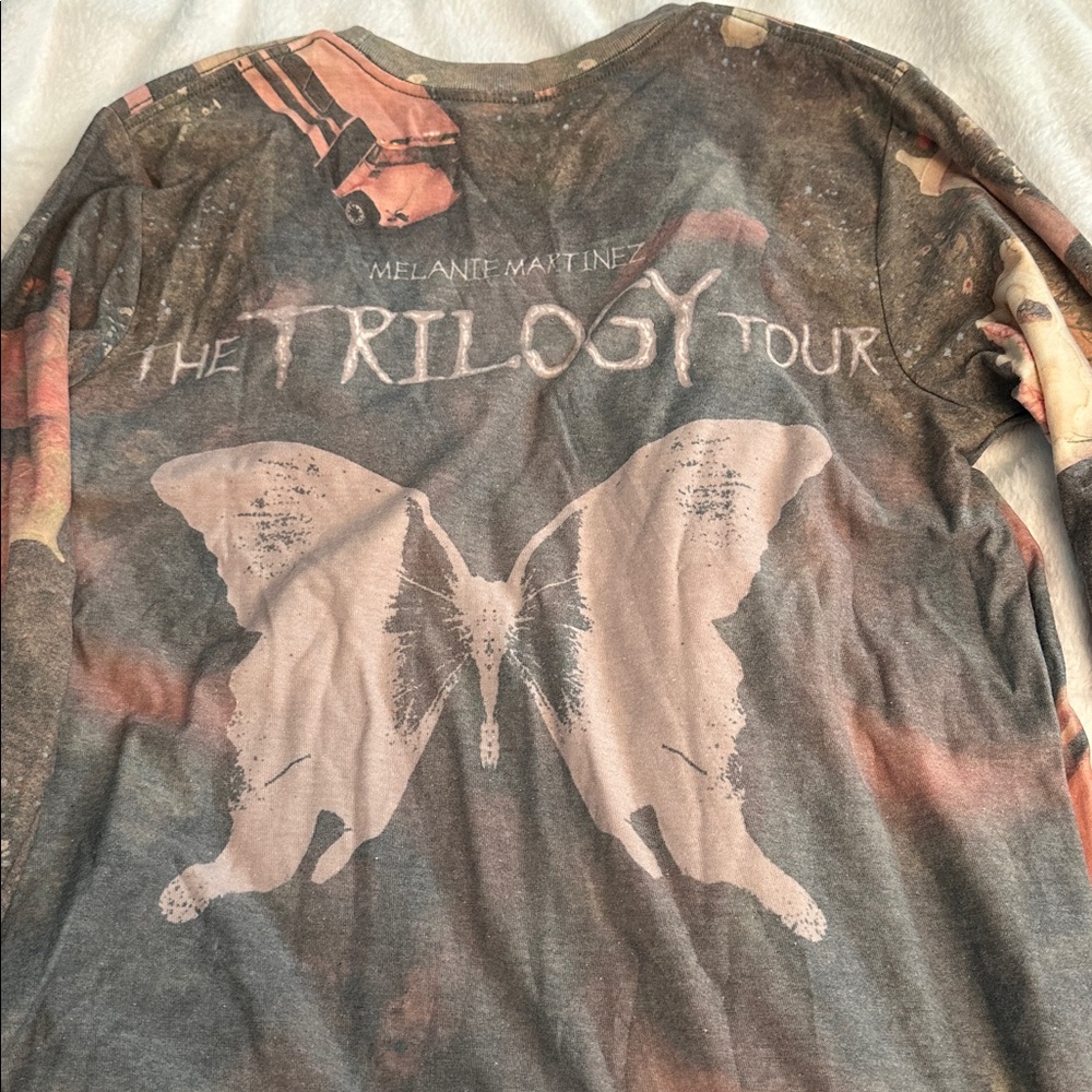 Melanie Martinez The Trilogy Tour Long Sleeve - Picture 5 of 5